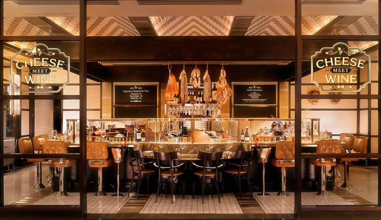 Encore Boston Harbor Everett Kültér fotó The Cheese & Wine Bar