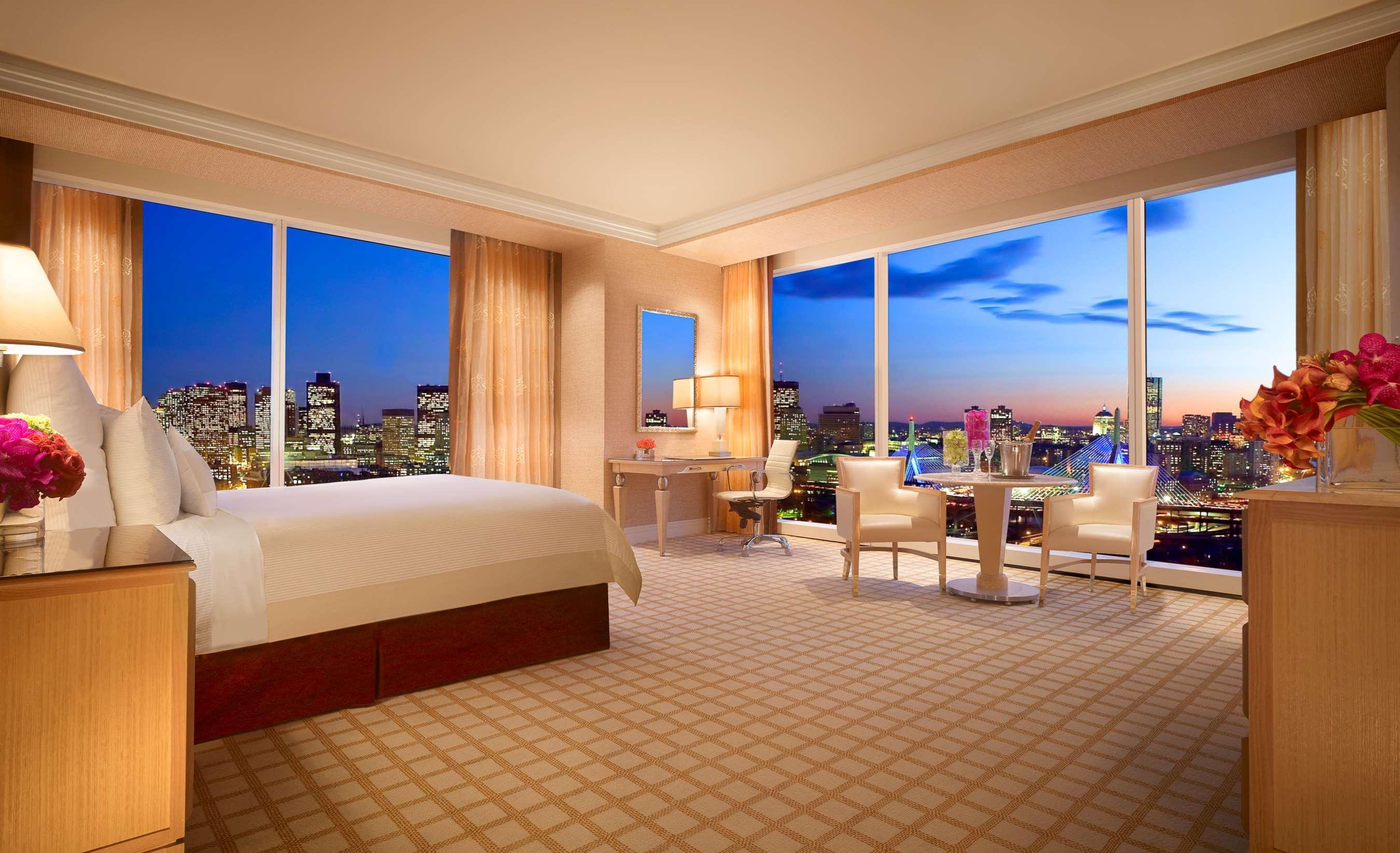 Encore Boston Harbor Everett Kültér fotó A guest room at the Mandarin Oriental, New York