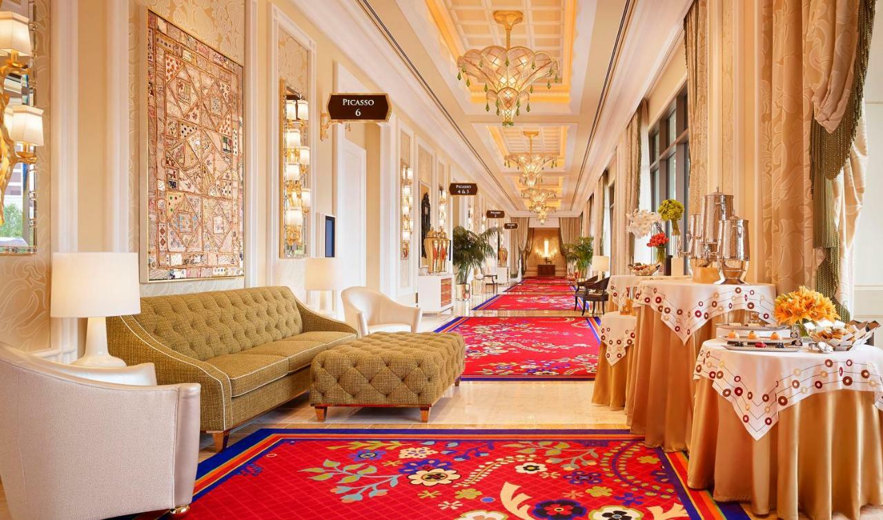 Encore Boston Harbor Everett Kültér fotó The lobby of the hotel